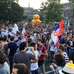 Serbie : Belgrade ne se noie pas et manifeste à nouveau