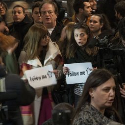 Serbie : les journalistes debout, « pas à genoux »