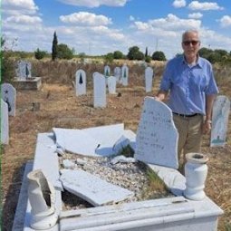 Grèce : la profanation d'un cimetière turc relance les tensions avec Ankara