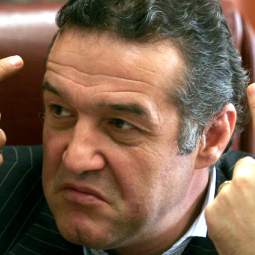 Foot, nationalisme et corruption : la chute de Gigi Becali, le Bernard Tapie de Roumanie