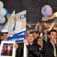 Elections au Kosovo : un scrutin qui s'annonce serré
