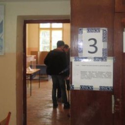 Elections en Serbie : forte participation au Kosovo, nombreuses irrégularités