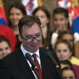 Serbie : à la fête de Vučić, les cousins, les voisins, les parrains
