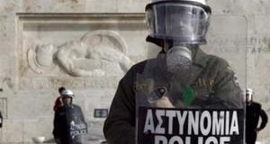 Grèce : le peuple et la police attendent la visite d'Angela Merkel
