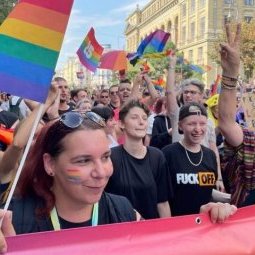 Roumanie : un parti de la minorité hongroise veut aussi une loi anti-LGBT