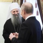 Serbie : le patriarche orthodoxe se plaint à Poutine des risques d'une « révolution colorée »
