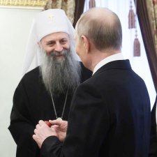 Serbie : le patriarche orthodoxe se plaint à Poutine des risques d'une « révolution colorée »