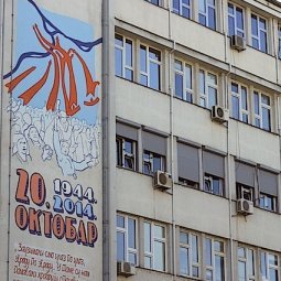 Serbie : le collectif KURS peint les luttes sociales sur les murs de Belgrade