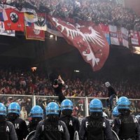 Les hooligans serbes provoquent une nuit de violence à Gênes