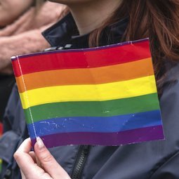 Homophobie au Kosovo : les députés disent non aux unions civiles pour tou.te.s