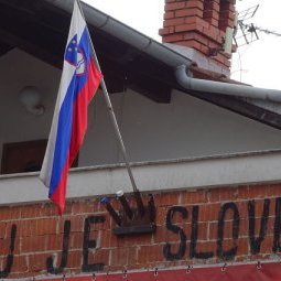 Entre la Slovénie et la Croatie, une frontière ubuesque et des propriétés divisées