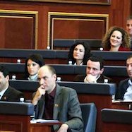 Le Parlement du Kosovo réintroduit l'embargo contre les produits serbes