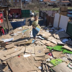 Traitement des déchets en Serbie : les Roms, victimes de la transition verte ?