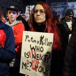 Serbie : les exilés russes sous le choc après la mort d'Alexeï Navalny