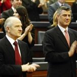 Kosovo : tout le monde se lève pour la Constitution !