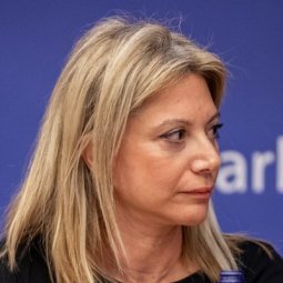 Grèce : la mère d'une victime de la tragédie de Tempé se lance en politique