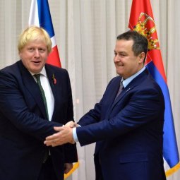Boris Johnson, un « ami » de la Serbie ?