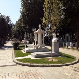 Serbie : comment enterre-t-on les victimes du Covid-19 ?
