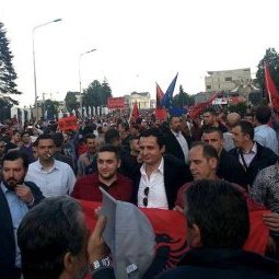 Macédoine : manifestation albanaise et défilé antifasciste