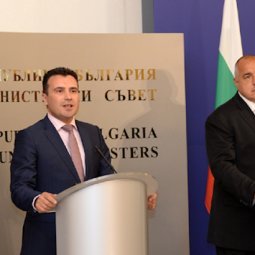 La Macédoine et la Bulgarie signent un traité d'amitié « historique », sans parler des sujets qui fâchent