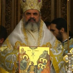 « A bas le patriarche ! » : les Roumains manifestent contre l'Eglise orthodoxe