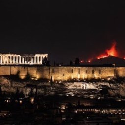 Changement climatique : la Grèce de nouveau en proie aux flammes