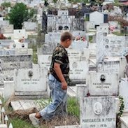 Albanie : des tombes murales pour libérer les cimetières de Tirana