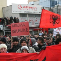 Kosovo : manifestation contre l'accord conclu avec la Serbie