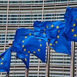 La Commission européenne dit oui à l'Albanie et à la Macédoine du Nord, très critique envers le Monténégro et la Serbie