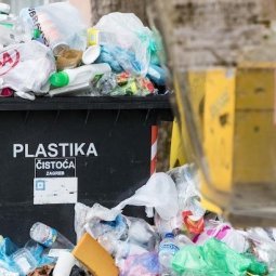 Croatie : les rues de Zagreb débordent d'ordures