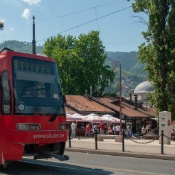Bosnie-Herzégovine : d'Ouest en Est, à bord du tramway qui raconte Sarajevo