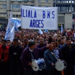 Roumanie : les syndicats français engagés aux côtés des grévistes de Dacia-Renault