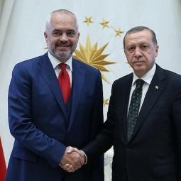 Albanie : Edi Rama ferme trois écoles « gülenistes »