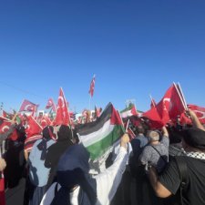 Turquie : devant une foule impressionnante, Erdoğan se pose en défenseur de la Palestine