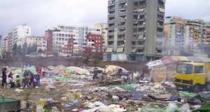 Albanie : des familles rroms expulsées et laissées à la rue à Tirana