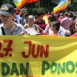 Serbie : petite mobilisation à Belgrade pour la journée des fiertés LGBT