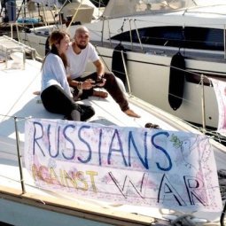 Guerre en Ukraine : ce couple russe qui a pris la mer (Égée) pour échapper à Poutine