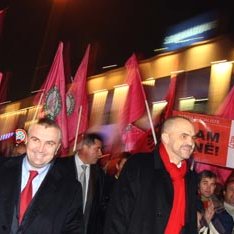L'opposition albanaise dans la rue : « nous voulons de l'eau, nous voulons de l'électricité »