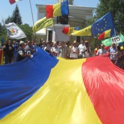 Moldavie : des milliers de manifestants pour la réunification avec la Roumanie