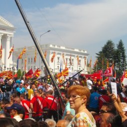 Macédoine : une marée humaine contre le gouvernement à Skopje