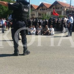 Manifestation contre le retour de Serbes dans le sud du Kosovo