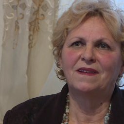 Kosovo : les souvenirs de Sanije Desku, sage-femme en temps de guerre