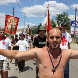 Kosovo : 350 kilomètres de marche depuis Belgrade avec les pélerins de Vidovdan