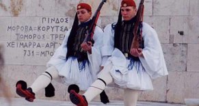 Grèce : l'Armée insulte publiquement les Albanais