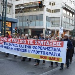 Grèce : un Noël à la bougie et sans cadeau pour les retraités