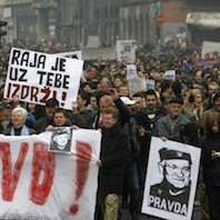 Bosnie : l'arrestation de Jovan Divjak exacerbe les tensions entre la Fédération et la Republika Srspka 