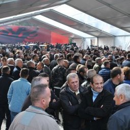 Albanie : l'opposition continue le combat contre Edi Rama sous un chapiteau