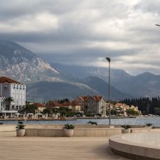 Balkans occidentaux : à Tivat, l'UE relance l'élargissement sans lever les incertitudes