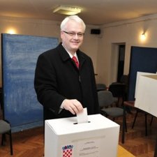 Croatie : victoire sans appel du social-démocrate Ivo Josipović