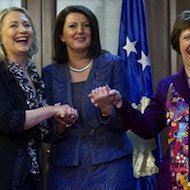 Hillary Clinton et Catherine Ashton à Pristina : le Kosovo va-t-il perdre le nord ?
